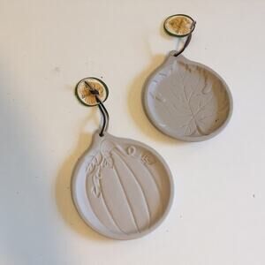 Hermitage Pottery Sandstone pumpkin & fall leaf - Autum leaves